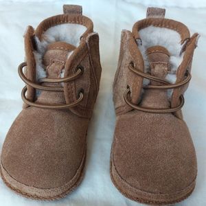 UGG Kristjan Chukka size 2/3 toddler